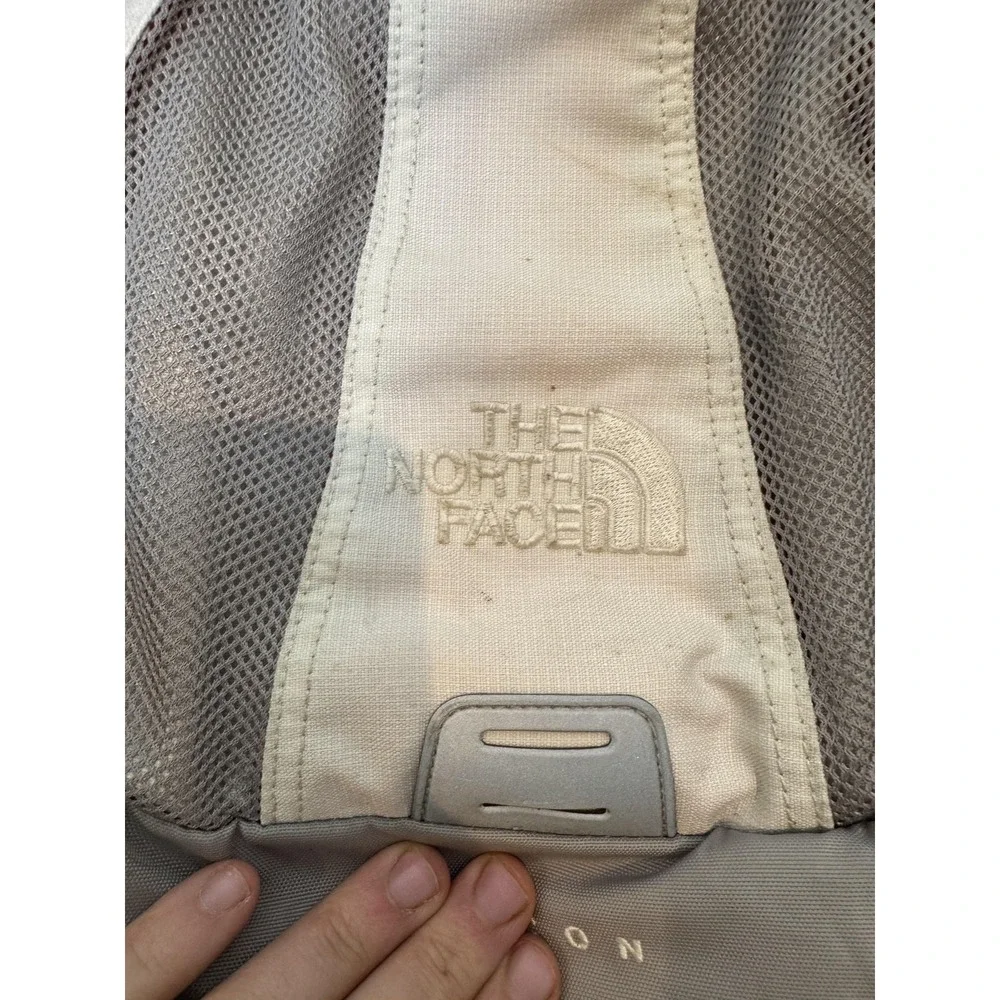 The North Face Recon Backpack Gray White Laptop Daypack Mesh Pockets Chest Strap